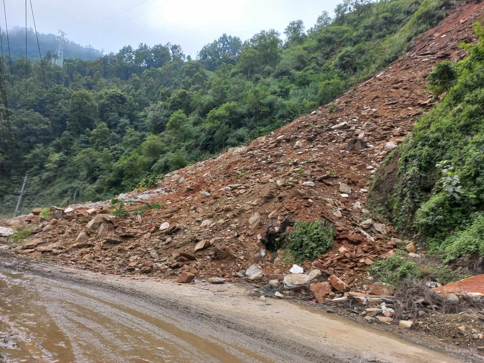 मलेखुमा सडक एकतर्फी खुल्याे