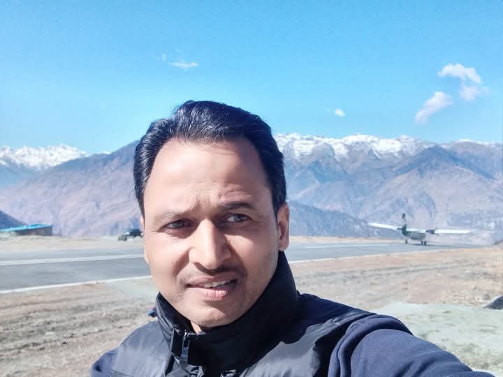 कविता “बाटो एउटै यात्री फरक”