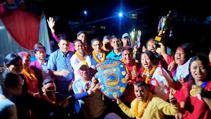 राष्ट्रपति रनिङ सिल्ड नीलकण्ठ नगरपालिकालाई