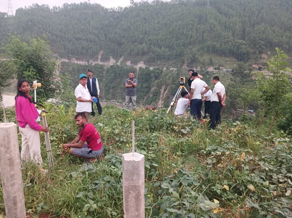 धादिङमा भुमिहीनका लागि जग्गा नाप्न सुरु