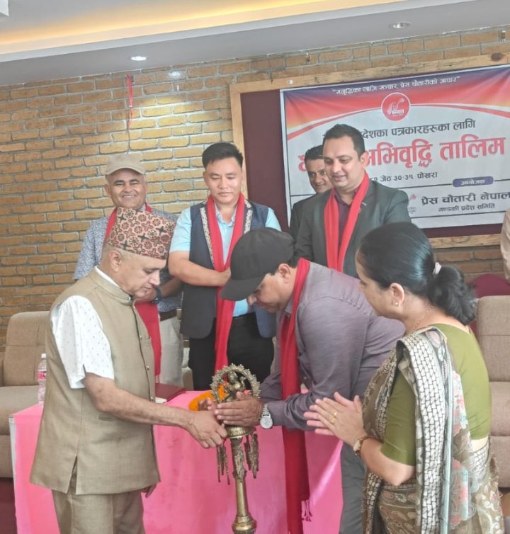 एमालेको नेतृत्व गर्ने सामर्थ्य भएकाहरू विद्यमान नेतृत्व भित्रै छन् : अधिकारी