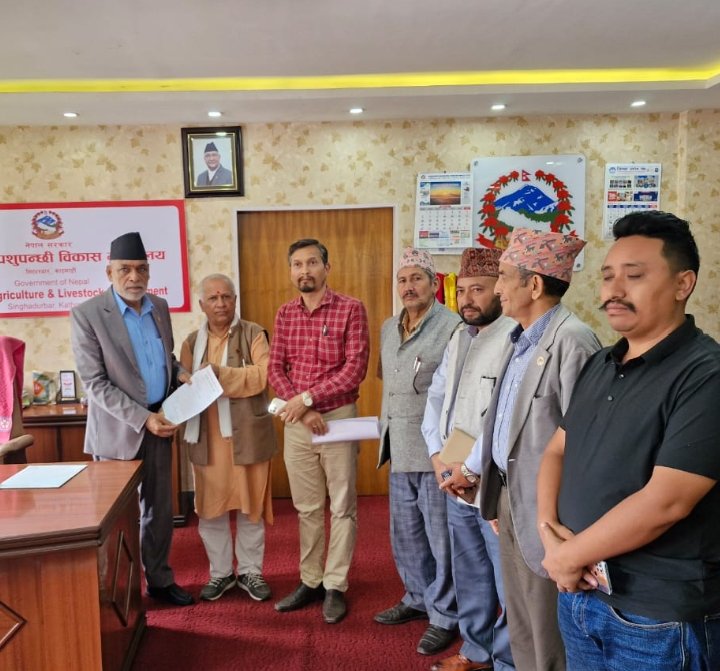 बैकले किसानहरुलाई सहज ढंगले क्रृण प्रवाह गर्नुपर्छ : कृषिमन्त्री अधिकारी
