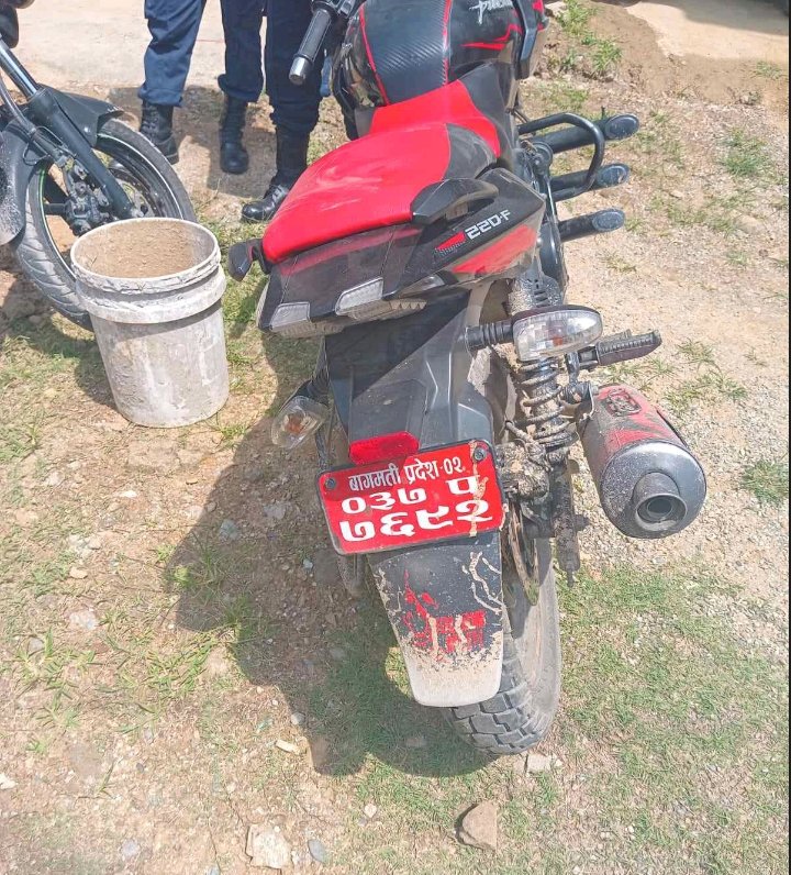 माेटरसाईकल ठाेकिएर दुर्घटना