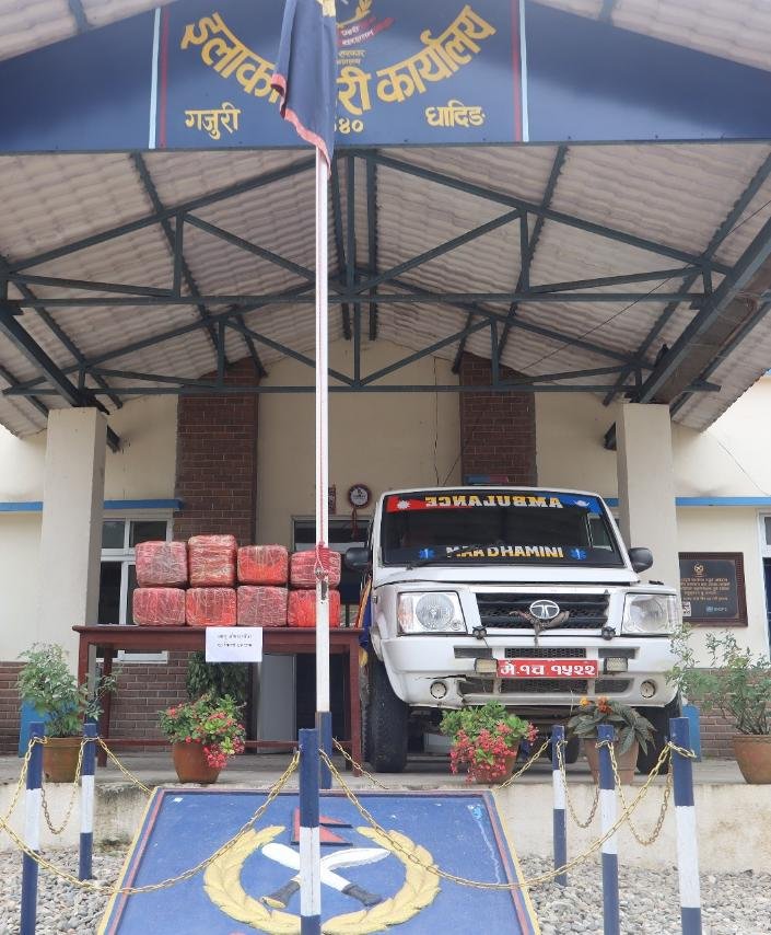 लागु औषध काराेबारमा एम्बुलेन्सकाे प्रयाेग