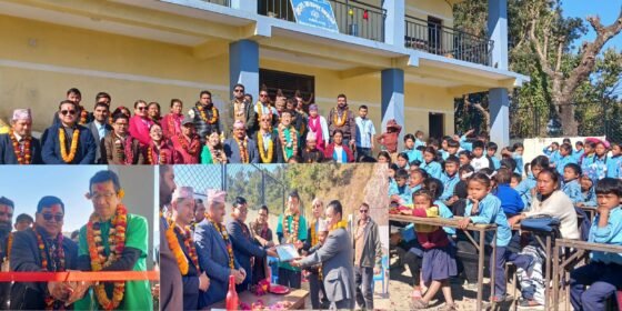 बेनिघाटराेराङमा पुस्तकालय र सामुदायिक सिकाइ केन्द्र विद्यालयलाई हस्तान्तरण