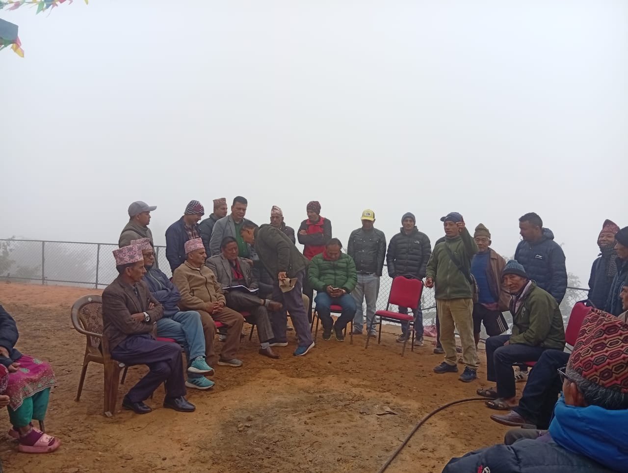 धादिङ २ का एमाले उम्मेदवार धनबहादुर घले चैनपुरमा बुढीगण्डकी प्रभावितसंग छलफल