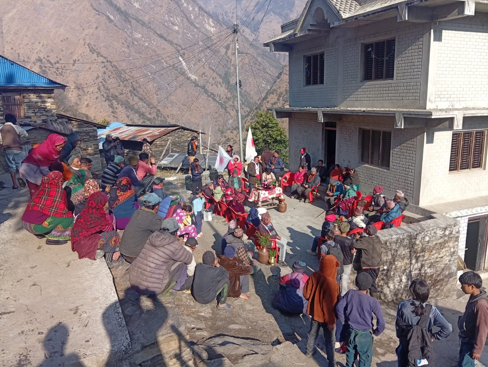 एमाले उम्मेदवार धनबहादुर घलेसंग बस्ती बचाउन मतदाताको आग्रह