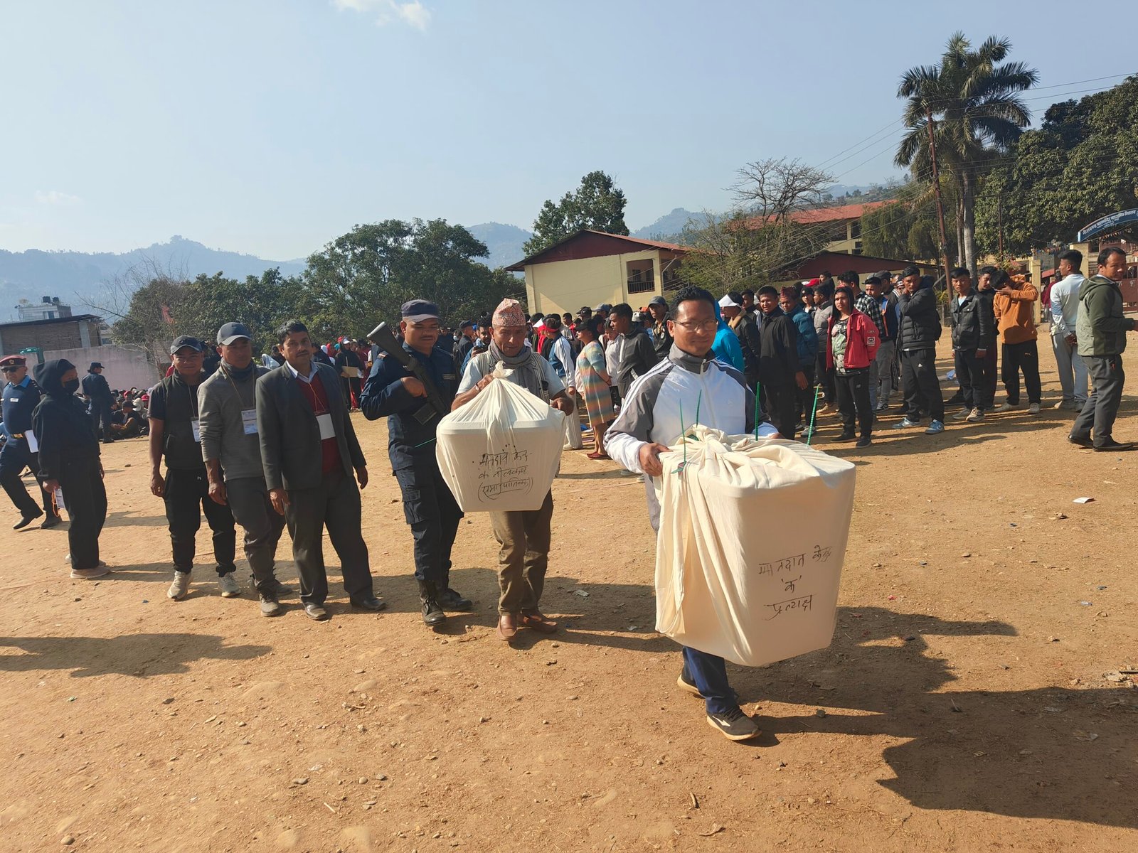 धादिङको नीलकण्ठ बालमन्दिर माविमा नमुना मतदान