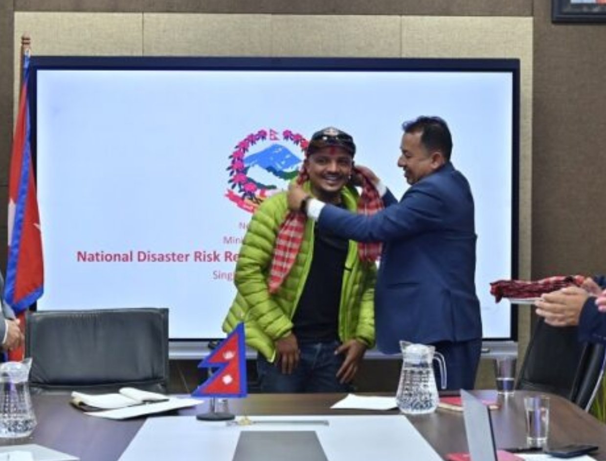 भैँसेगाैडा दुर्घटनाका उद्धारकर्ता अरुण थपलिया सम्मानित