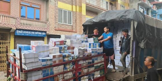 शैक्षिकसत्र सुरुहुनु अघि नै धादिङमा  पाठ्यपुस्तक 