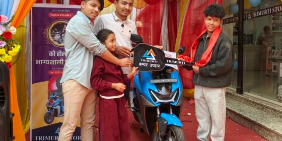 १४ वर्षमा त्रिमुर्ती माेवाइल हाउस: माेवाइल किन्दा स्कुटर उपहार