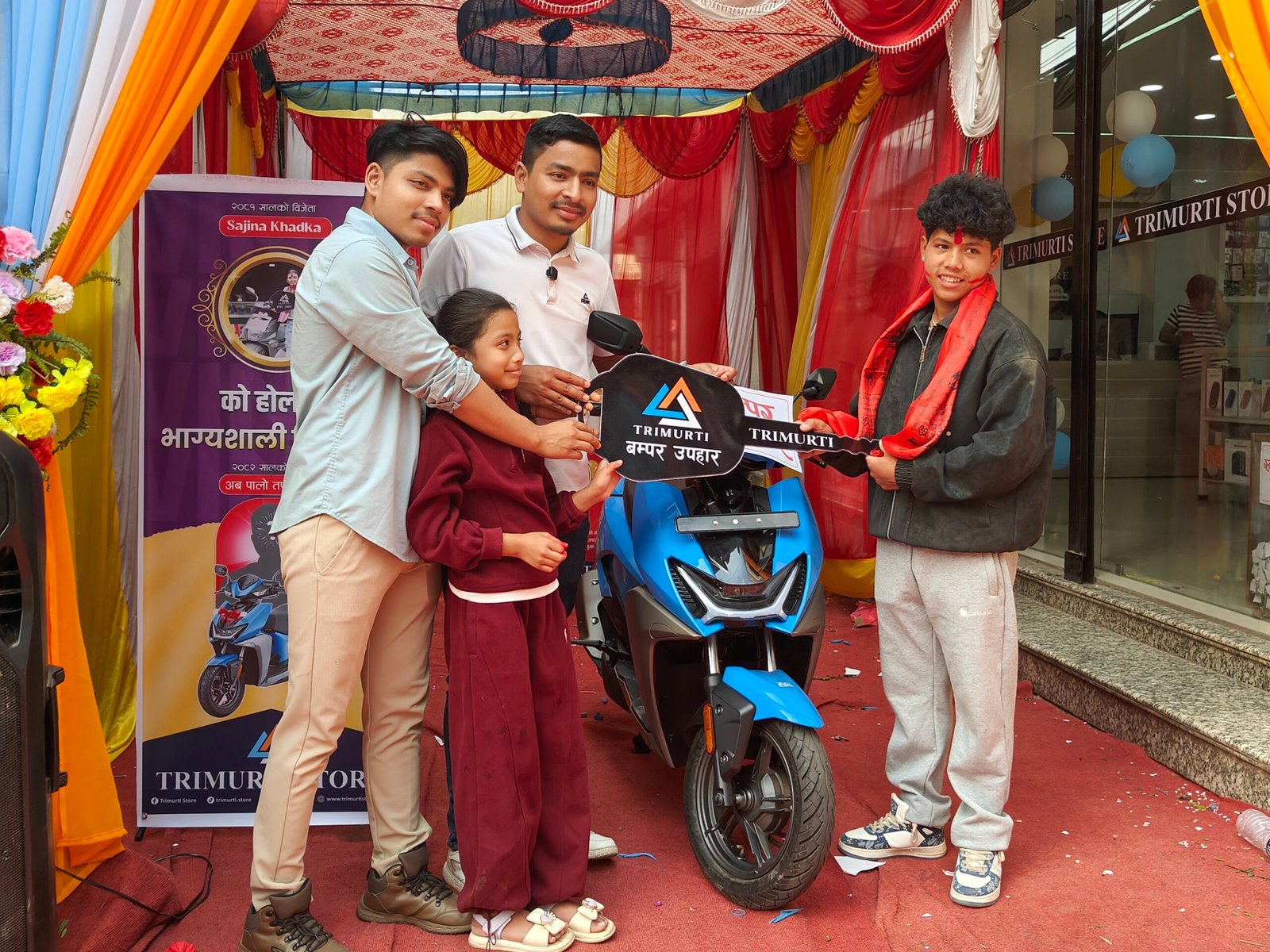 १४ वर्षमा त्रिमुर्ती माेवाइल हाउस: माेवाइल किन्दा स्कुटर उपहार