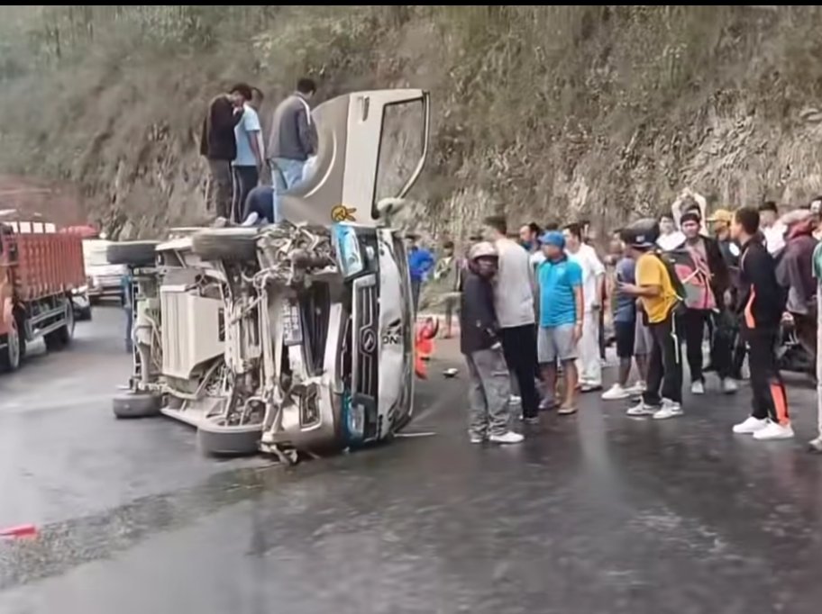 आदमघाट दुर्घटनामा १२ जना घाइते