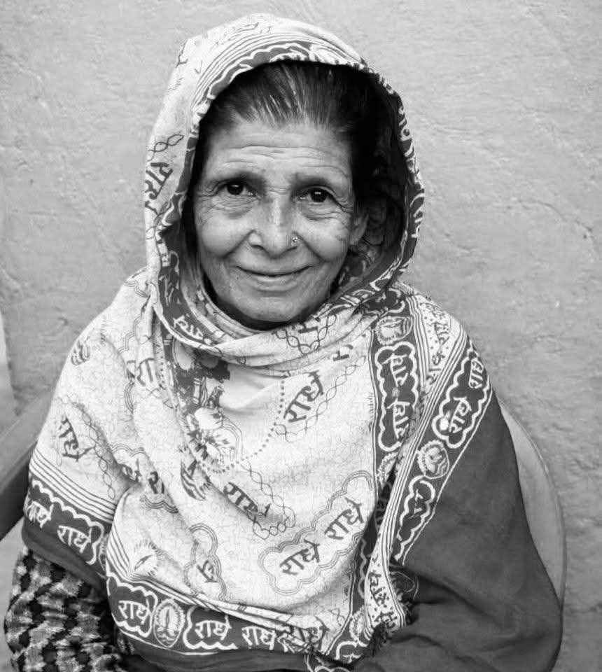 पत्रकार केशव अधिकारीलाई मातृशाेक
