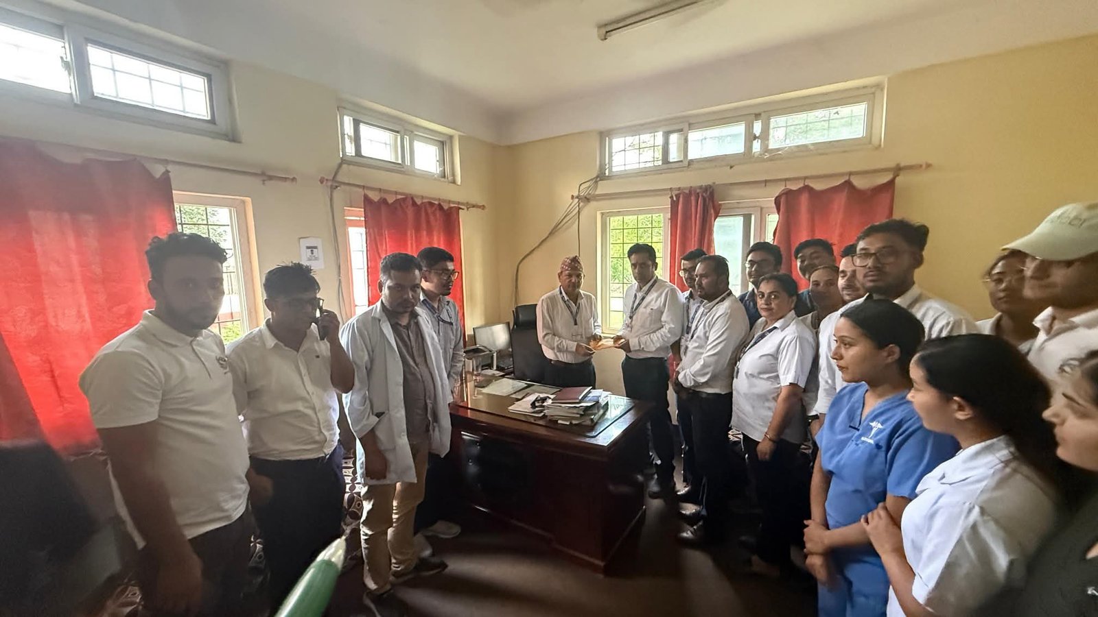 स्वास्थ्यकर्मीमाथि अभद्र व्यवहार गर्ने विरुद्ध  धादिङ अस्पतालद्वारा कारबाहीको लागि उजुरी 