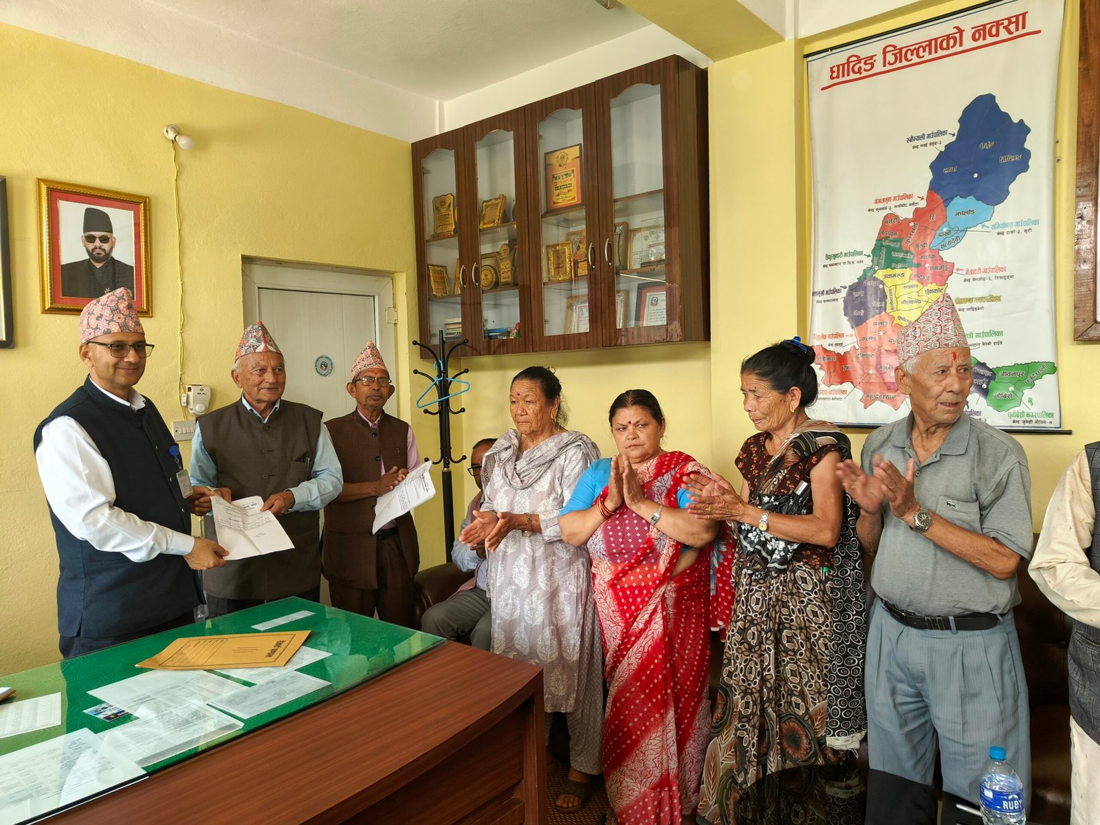 ज्येष्ठ नागरिक जिल्ला संघ धादिङले ‘ज्येष्ठ नागरिक’ शब्द  हटाइएको विराेधमा ज्ञापनपत्र
