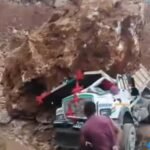 टिपरमा ढुंगाले थिचेर चालककाे मृत्यु
