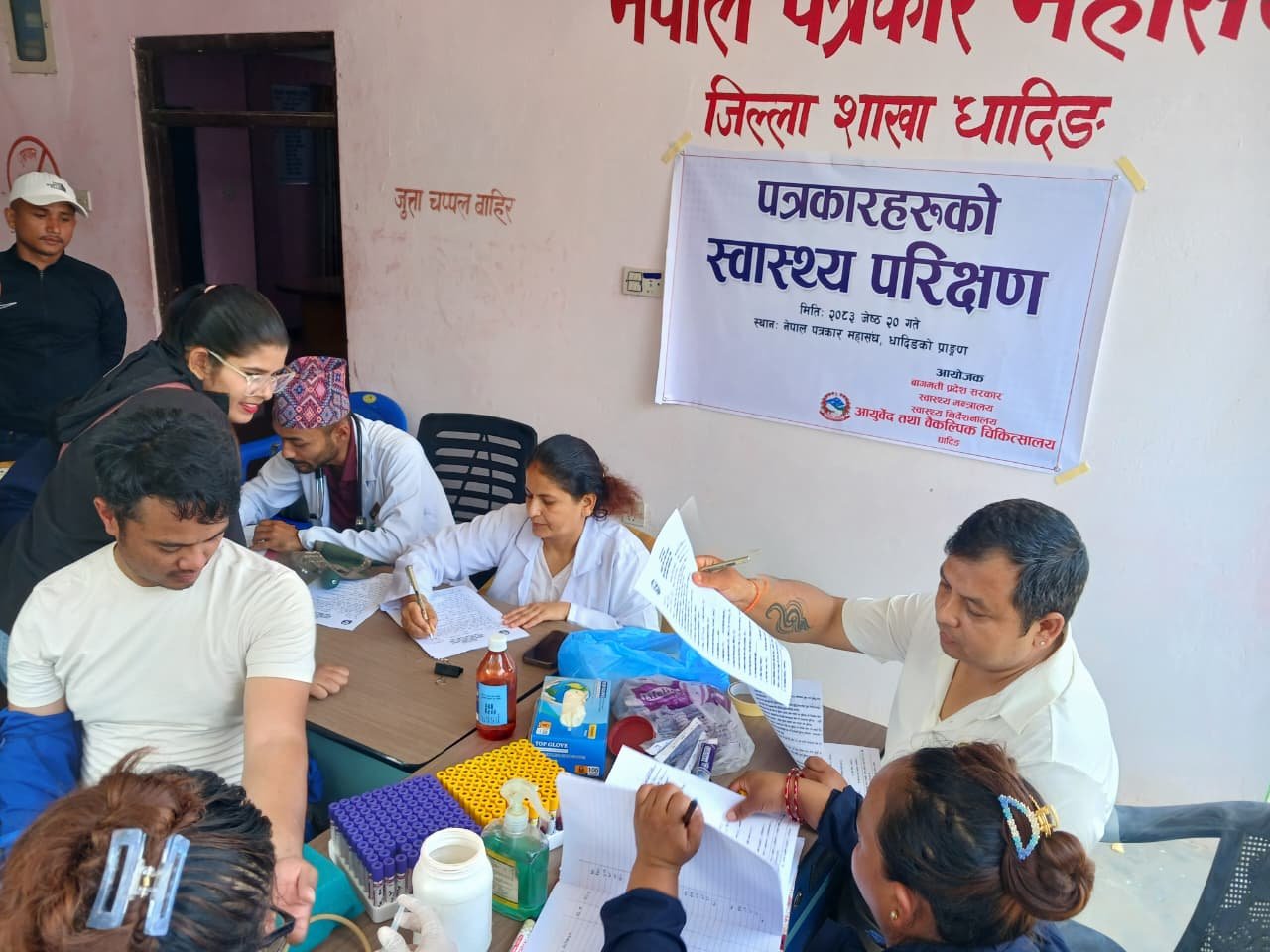 धादिङका ३७ पत्रकारको नि:शुल्क स्वास्थ्य परीक्षण