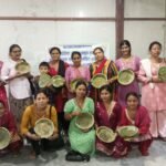 गल्छीमा महिलालाई आत्मनिर्भर बनाउने हाेजियारी र दुना टपरी बनाउने तालिम दिईयाे