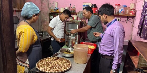 धादिङमा म:म खाएर १२ जना विरामी, विरामी सम्पूर्ण उपचार गर्न अनुगमन समितिकाे म:म पसलेलाई निर्देशन