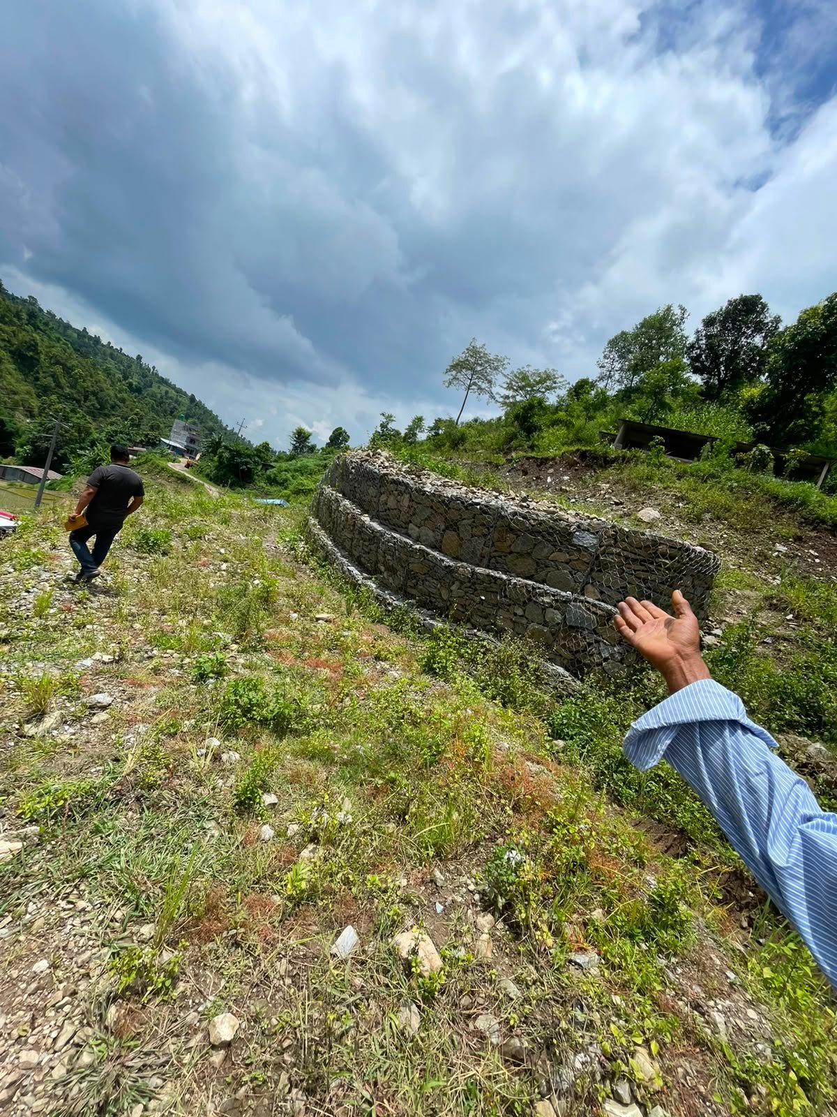 भुलभुलेमा धाँजा फाटेर ४ घर चर्कीायाे, ३० घर जाेखिममा