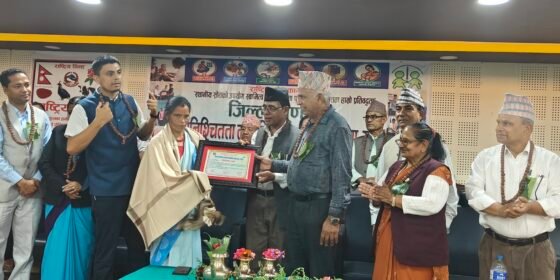 धादिङ पूर्णखाेपका लागि उत्कृष्ट याेगदान गर्ने महिला स्वयंसेविका र खाेप कार्यकर्ता सम्मानित