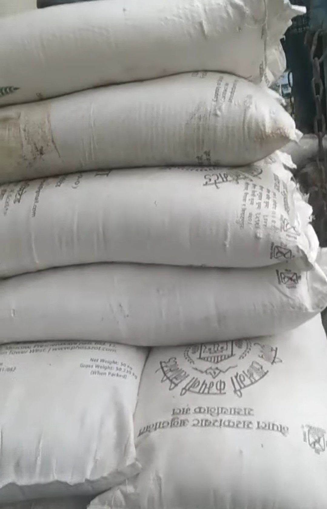 धादिङमा ३ लाख ३४ हजार किलाेग्राम युरियामल माैजदात