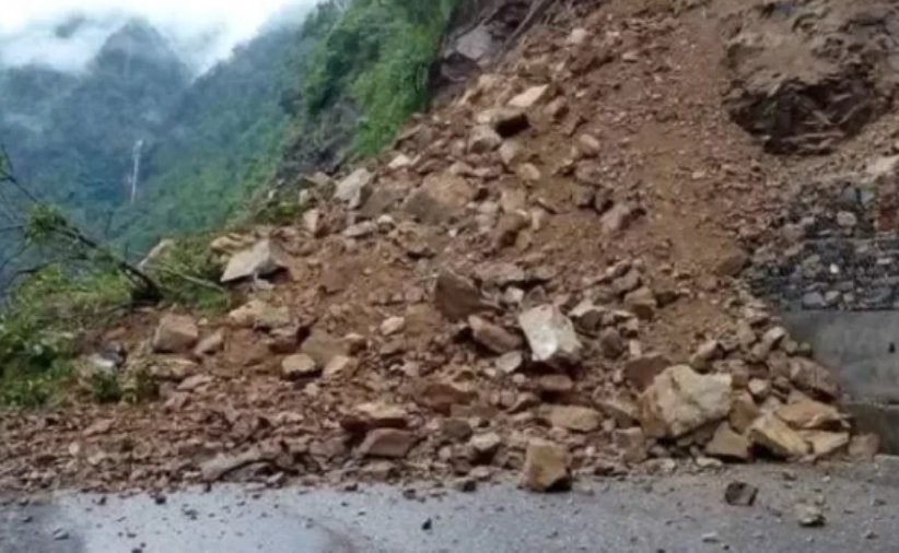 धादिङ चितवनकाे पहिराेले पृथ्वीराजमार्ग अवरुद्ध