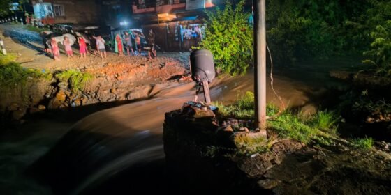 धौखोलामा मध्यराति भीषण बाढी, सात परिवार विस्थापित