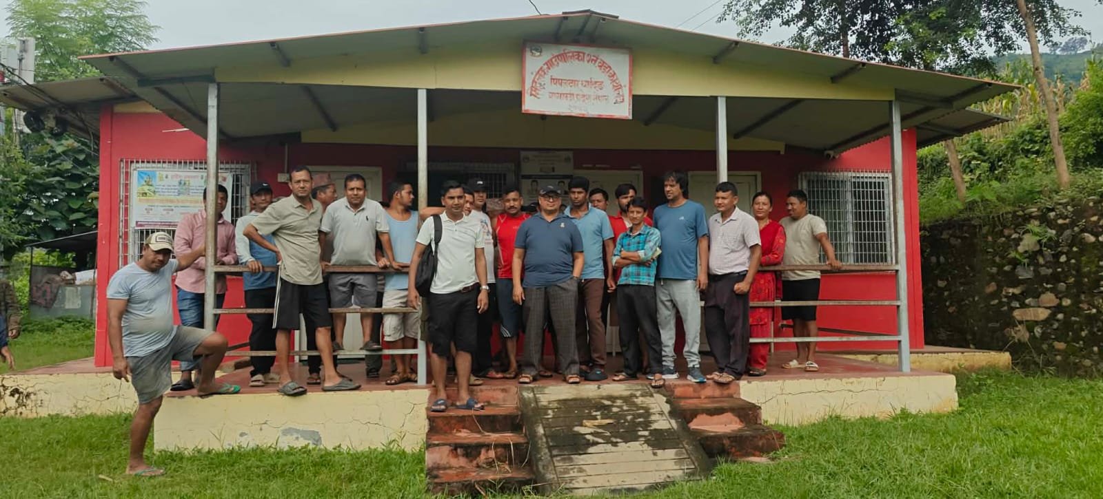 कर्मचारी हटाएको बिराेधमा सिद्धलेक–७ वडा कार्यालयमा तालाबन्दी : कार्यदलकाे सिफारिस विपरीत कर्मचारी हटाएकाे बिराेध