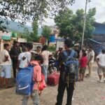 बाढीले त्रिशुलीमा डेरा बगायो, धादिङबेँसीमा अलपत्र मजदुरलाई वडाध्यक्षको पहलमा घर पठाइयो
