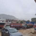 राजमार्गमा जताततै पहिराे खस्न थालेपछि राजमार्गहरु बन्द