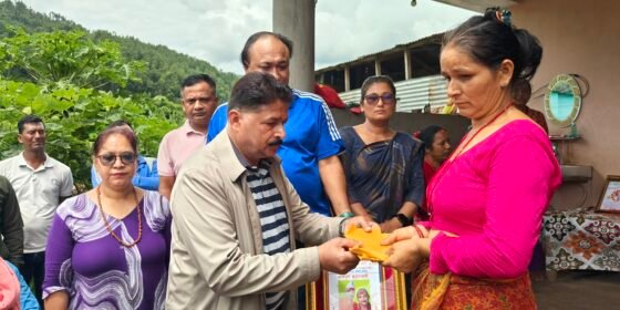 भोटेकोशी बाढीमा मृतक र बेपत्ता  परिवारलाई एमाले धादिङद्वारा समवेदना र सहयोग