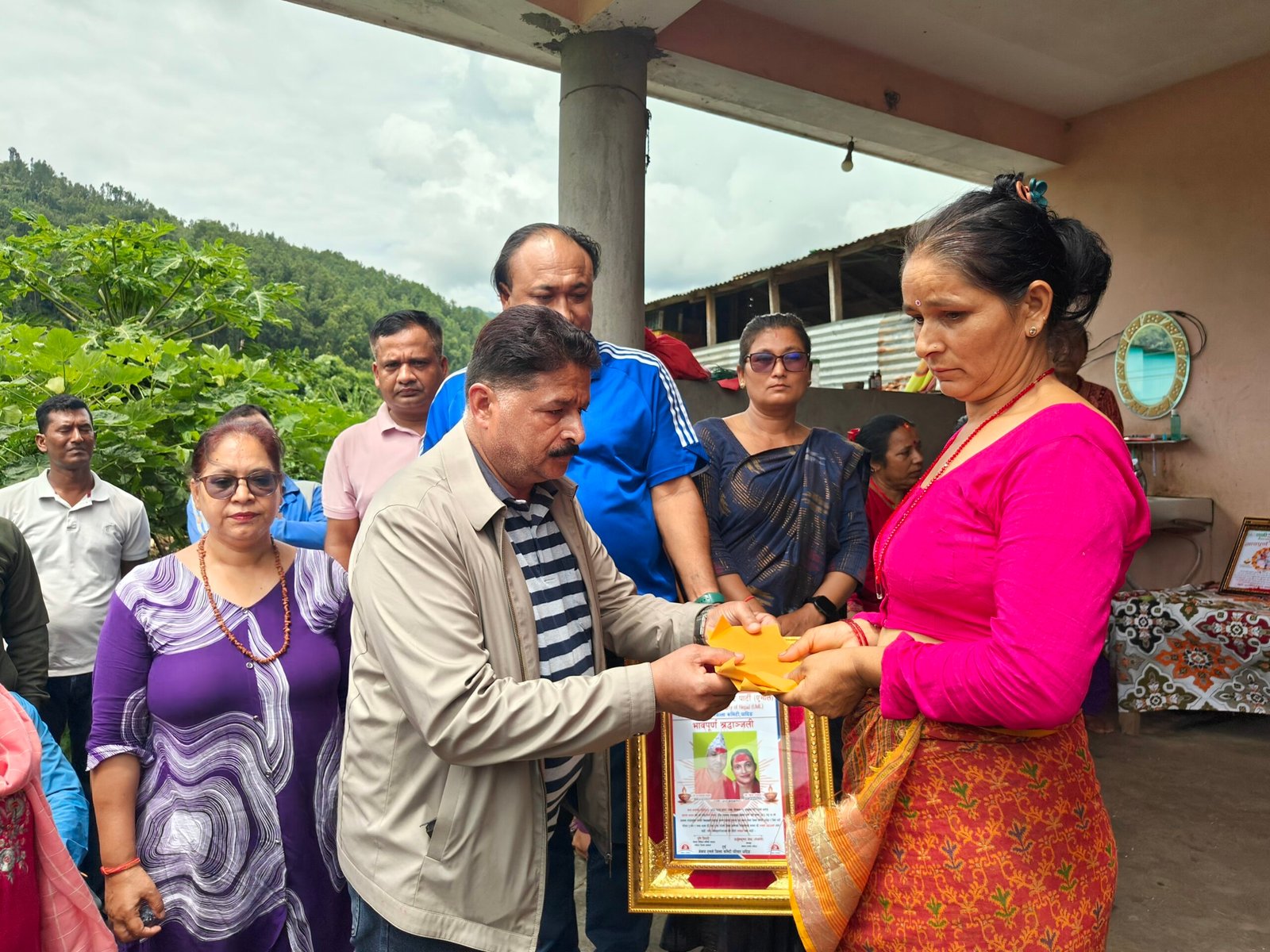 भोटेकोशी बाढीमा मृतक र बेपत्ता  परिवारलाई एमाले धादिङद्वारा समवेदना र सहयोग
