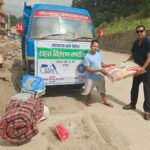 गल्छीका अपाङ्गता भएका बाढी प्रभावित ६ परिवारलाई राहत, पालिकामा कपडा र मिनिरल वाटर हस्तान्तरण 
