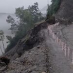 लगातार वर्षाले पृथ्वी राजमार्गमा पहिरो, कृष्णभीरसहित एक दर्जन ठाउँमा सडक अवरुद्ध