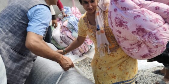 गल्छीका बाढी प्रभावित ६० परिवारलाई राहत, ५२ बालबालिकालाई न्यानो कपडा वितरण