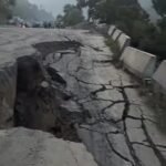 गलौँदीमा पृथ्वीराजमार्गको ठूलो हिस्सा भासियो, दसैँमा घर फर्किने यात्रु अलपत्र